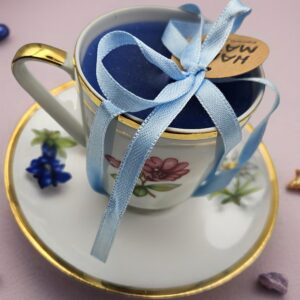 Blauwe kaars in kop en schotel<br>Licht & Warmte